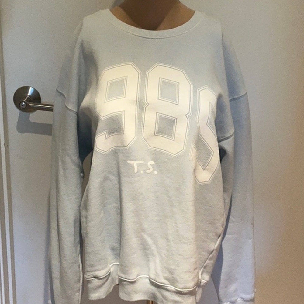 Authentic Taylor Swift 1989 Sweatshirt, sz MED